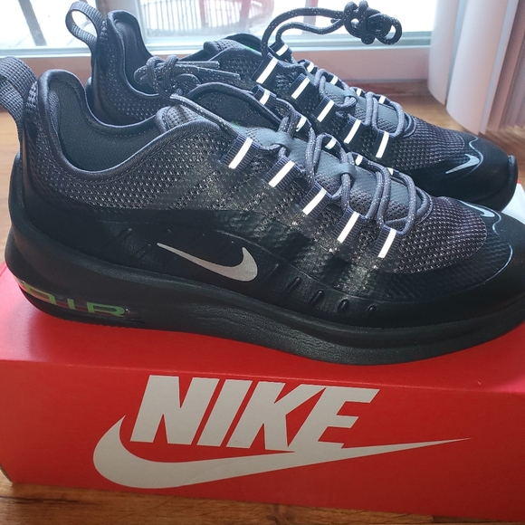 Nike Air Max Axis Premium Sneakers - Picture 7 of 9